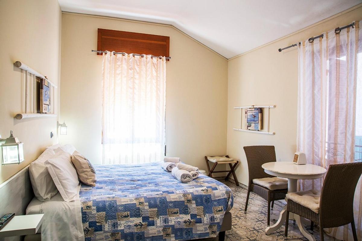 L'Antico Borgo Elena Noli Hotel Buitenkant foto